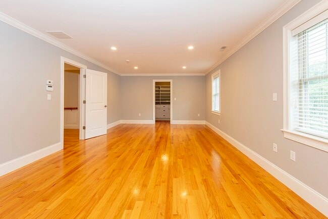 Building Photo - 33 Liberty Ave