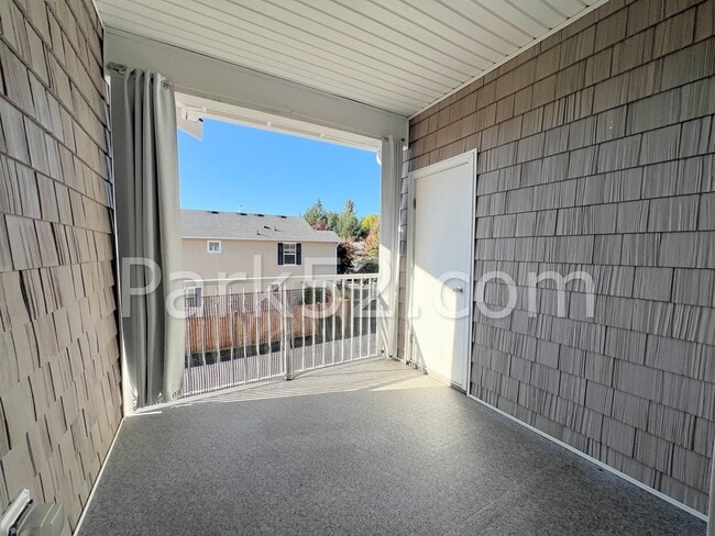 Building Photo - 2 Bedroom Condo in DuPont