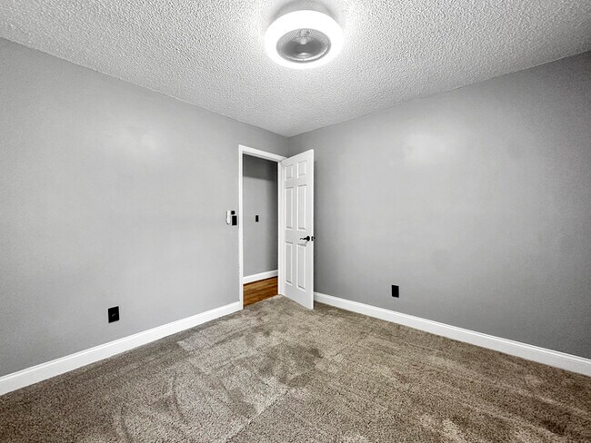 Building Photo - Beautiful 4-Bedroom Home with Modern Ameni...