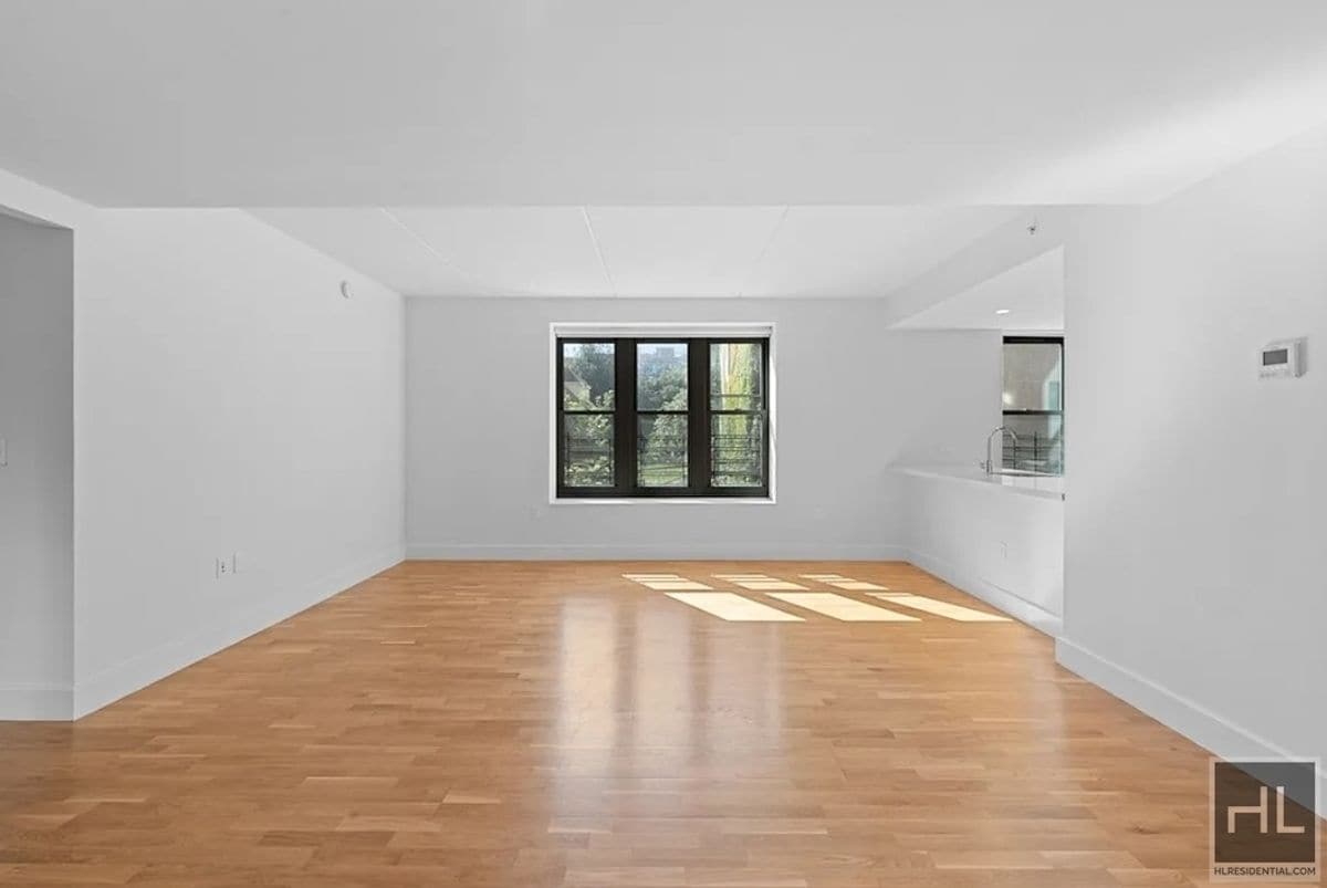 Building Photo - 310 Clarkson Ave