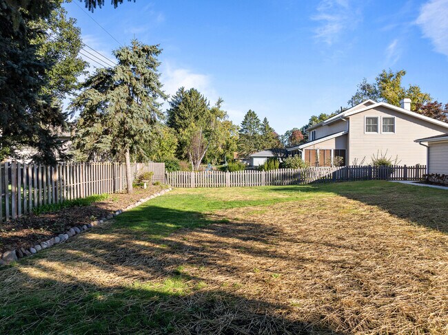 Building Photo - 1018 Bonnie Brae Ln
