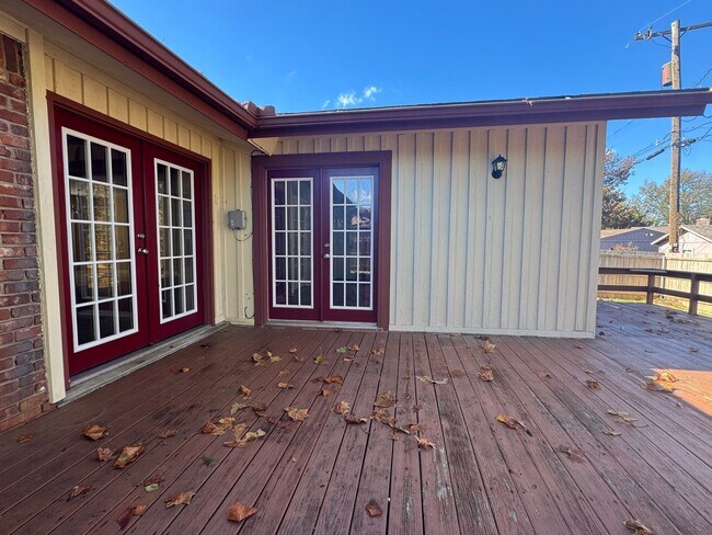 Building Photo - Spacious 3 Bed/3 Bath Midtown Home with Oversized Garage, Large Deck, and Storage Shed