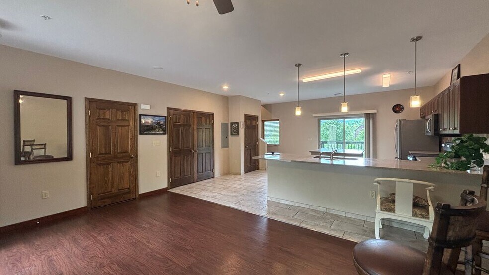 Building Photo - 128 Village Dr