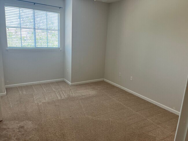 Building Photo - 2036 Alta Meadows Ln
