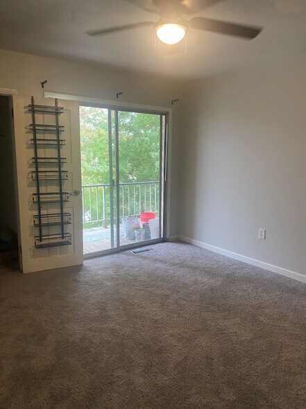 Building Photo - 1424 Boxwood Dr