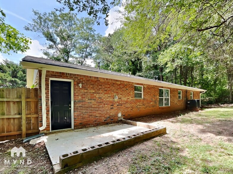 Building Photo - 1638 Atherton Dr