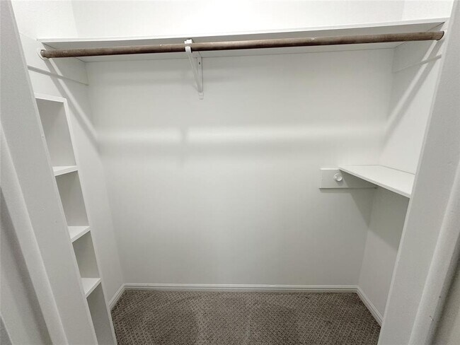 Building Photo - 714 Oder Ln