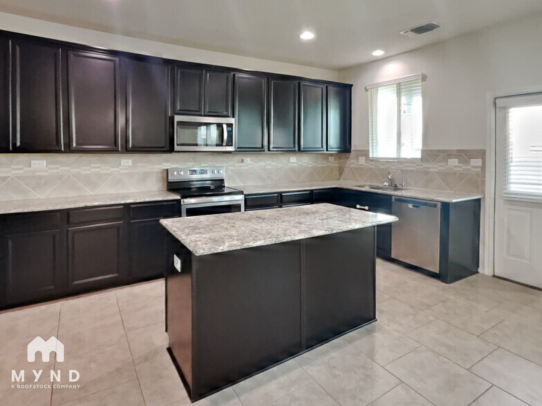 Building Photo - 9919 Silver Spoon