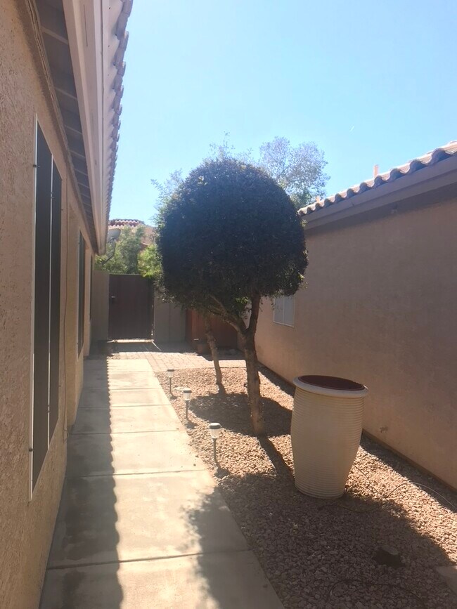 Building Photo - 4753 W Monterey St