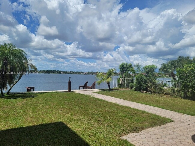 Building Photo - 14765 SW 132nd Pl