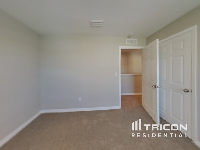 Building Photo - 5597 Raymond Way