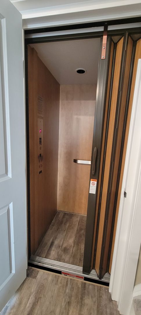 Building Photo - Large Townhome - Bensalem