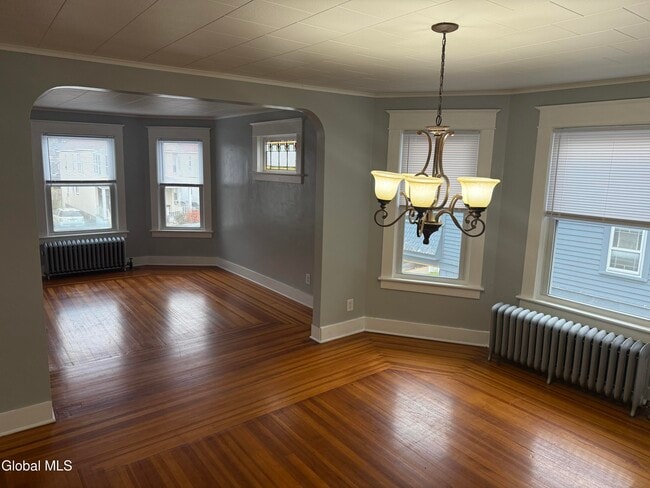 Building Photo - 822 Hampton Ave