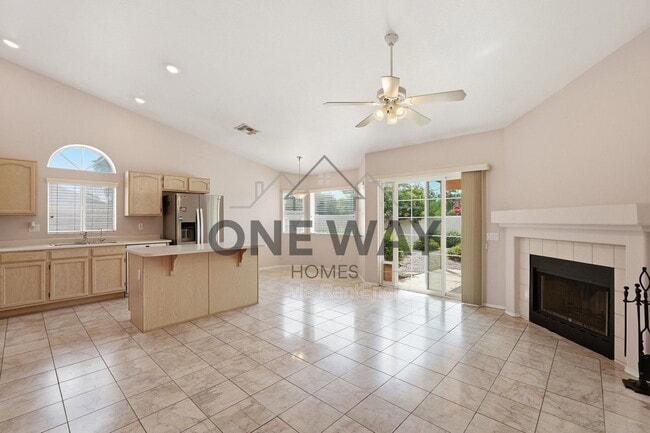 Building Photo - 819 E Cindy St