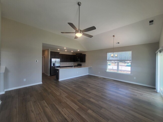 Building Photo - Beautiful New Build 3 Bedroom Home