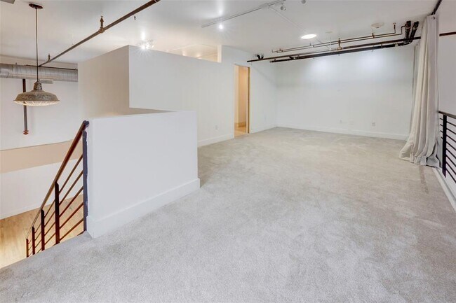 Building Photo - 411 Brazos St