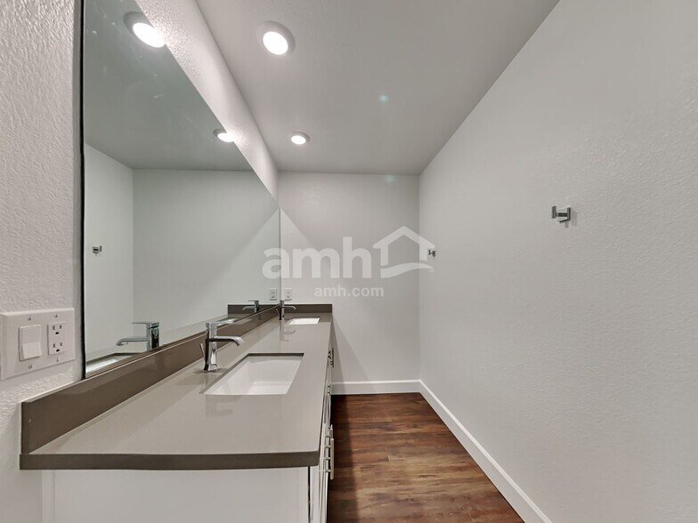 Building Photo - 291 Austin Bellerose Pl