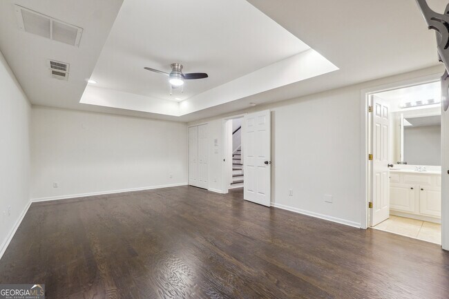 Building Photo - 2315 English Ivy Ct