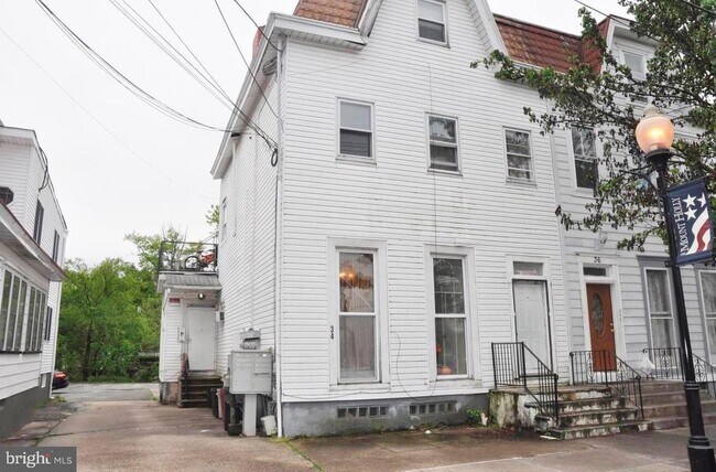 Building Photo - 34 Washington St