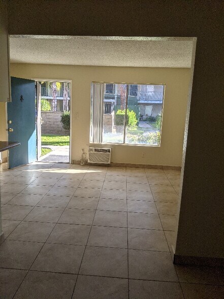 Building Photo - 144 W 42nd St