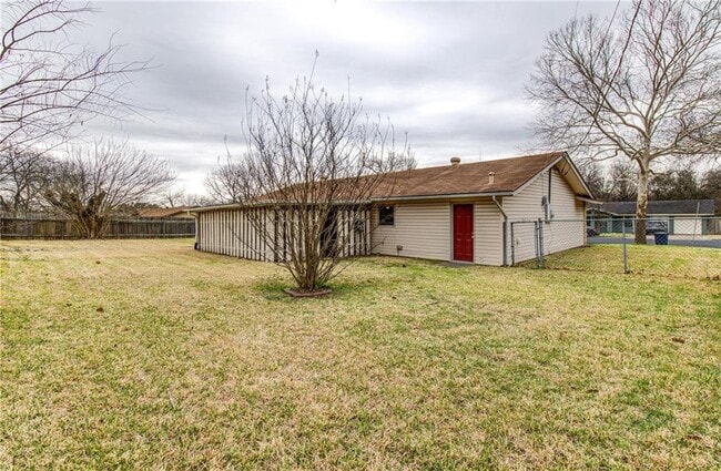 Building Photo - 8424 Jamestown Dr