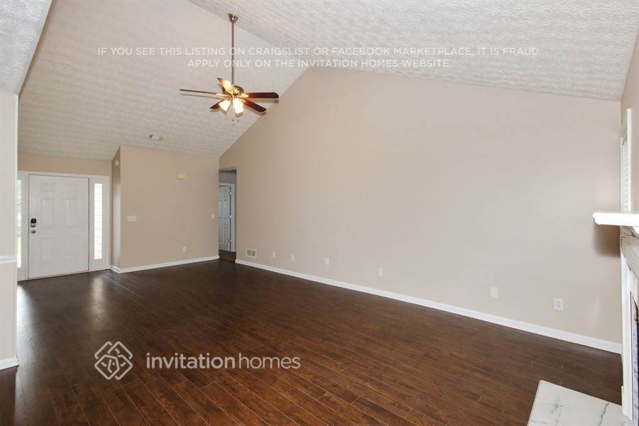 Building Photo - 3990 Piper Glen Dr NE