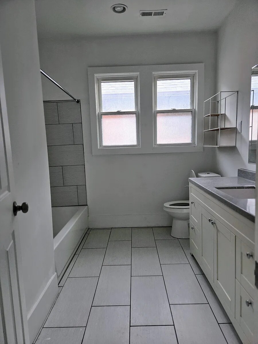 Building Photo - 2030 Hazelwood St