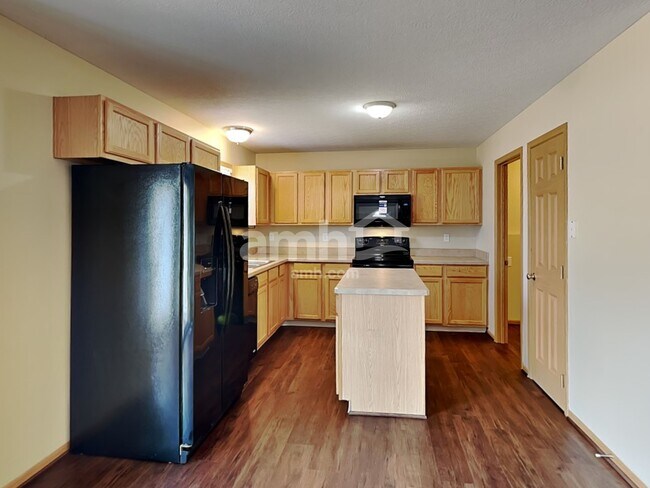 Building Photo - 2271 Landcrest Dr