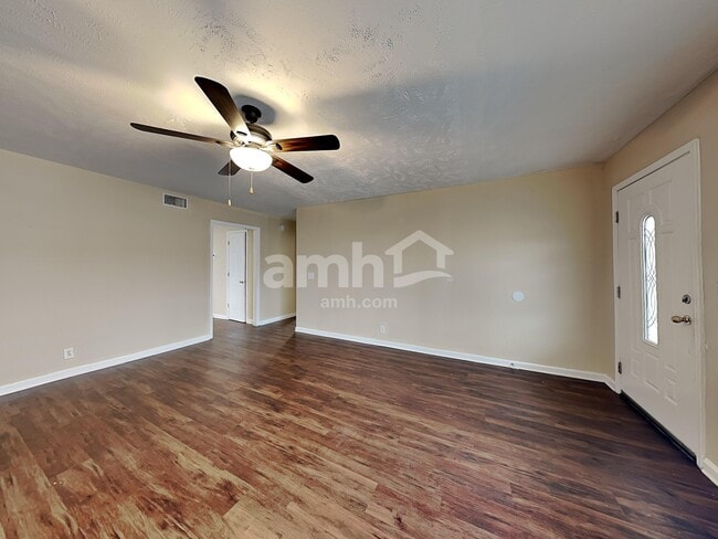 Building Photo - 913 Tom Hailey Blvd