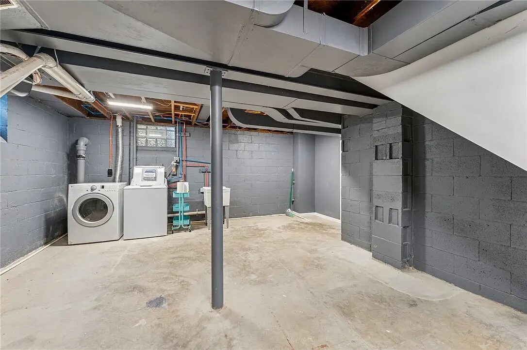 Building Photo - 3125 Ewart Dr