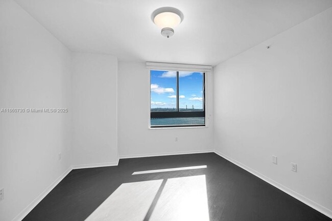 Building Photo - 1330 West Ave