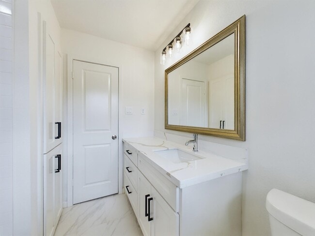 Building Photo - 2231 Latexo Dr