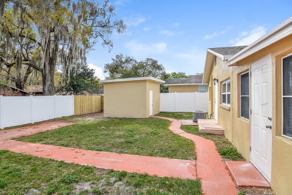 Building Photo - 1809 E Sitka St