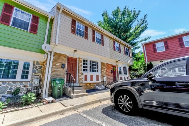 Building Photo - Move in ready 3 bedroom 2.5 Bath in Gaithe...