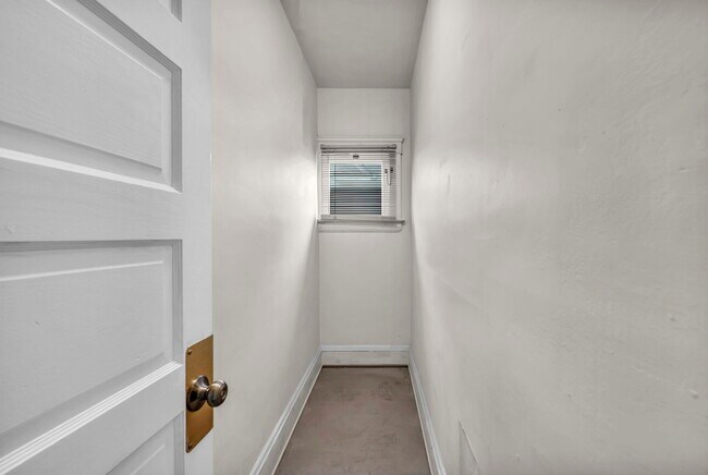 Building Photo - 4093 E 64th St