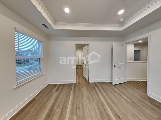Building Photo - 218 Malayna Dr S