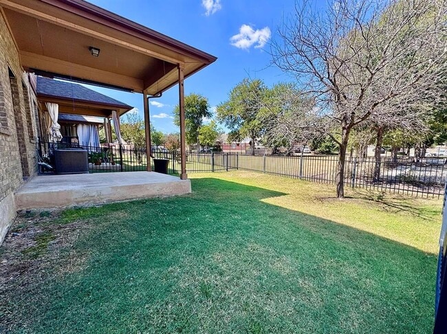 Building Photo - 1001 Zodiac Ln