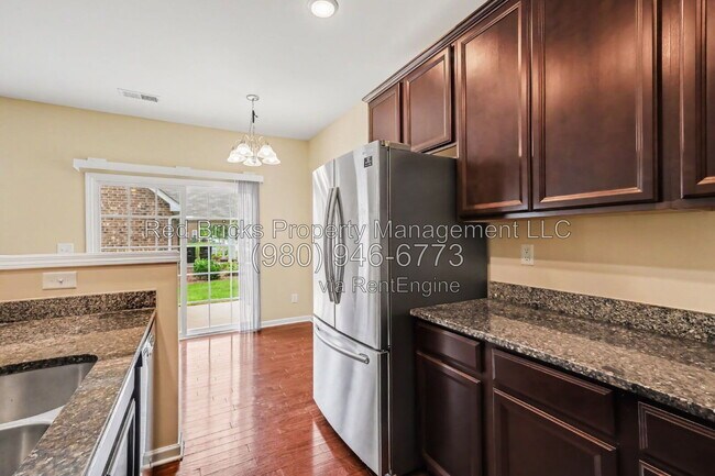 Building Photo - 5013 Spring Arbor Ln