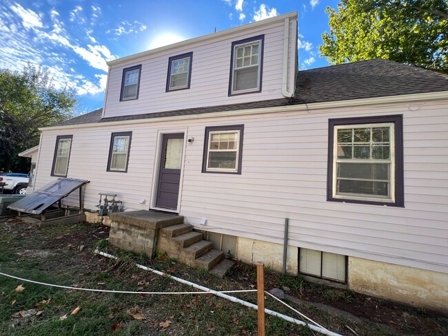 Building Photo - 4 Bedroom Duplex, ACROSS from KSU! Preleas...