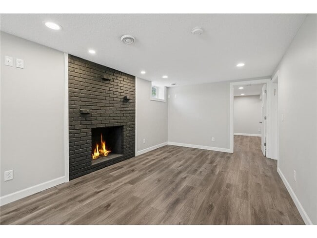 Building Photo - 3100 W 55th St