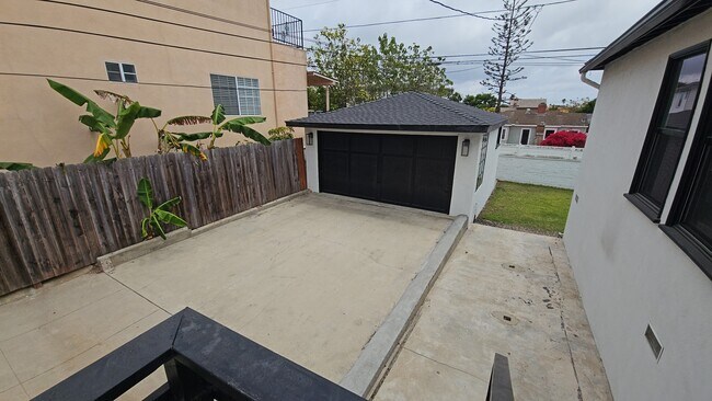 Building Photo - 6376 W 83rd St