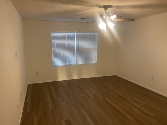 Building Photo - 10428 Pamplona St NW