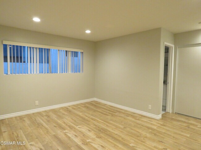 Building Photo - 18547 Collins St