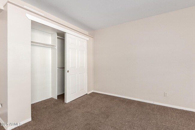 Building Photo - 5 Inner Cir