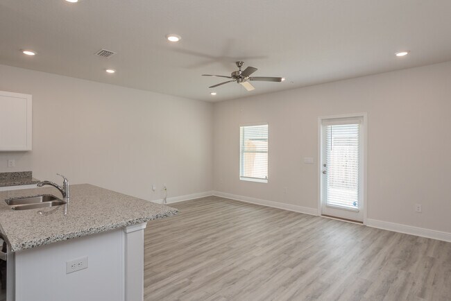 Building Photo - 8706 Meadow Flower Ln