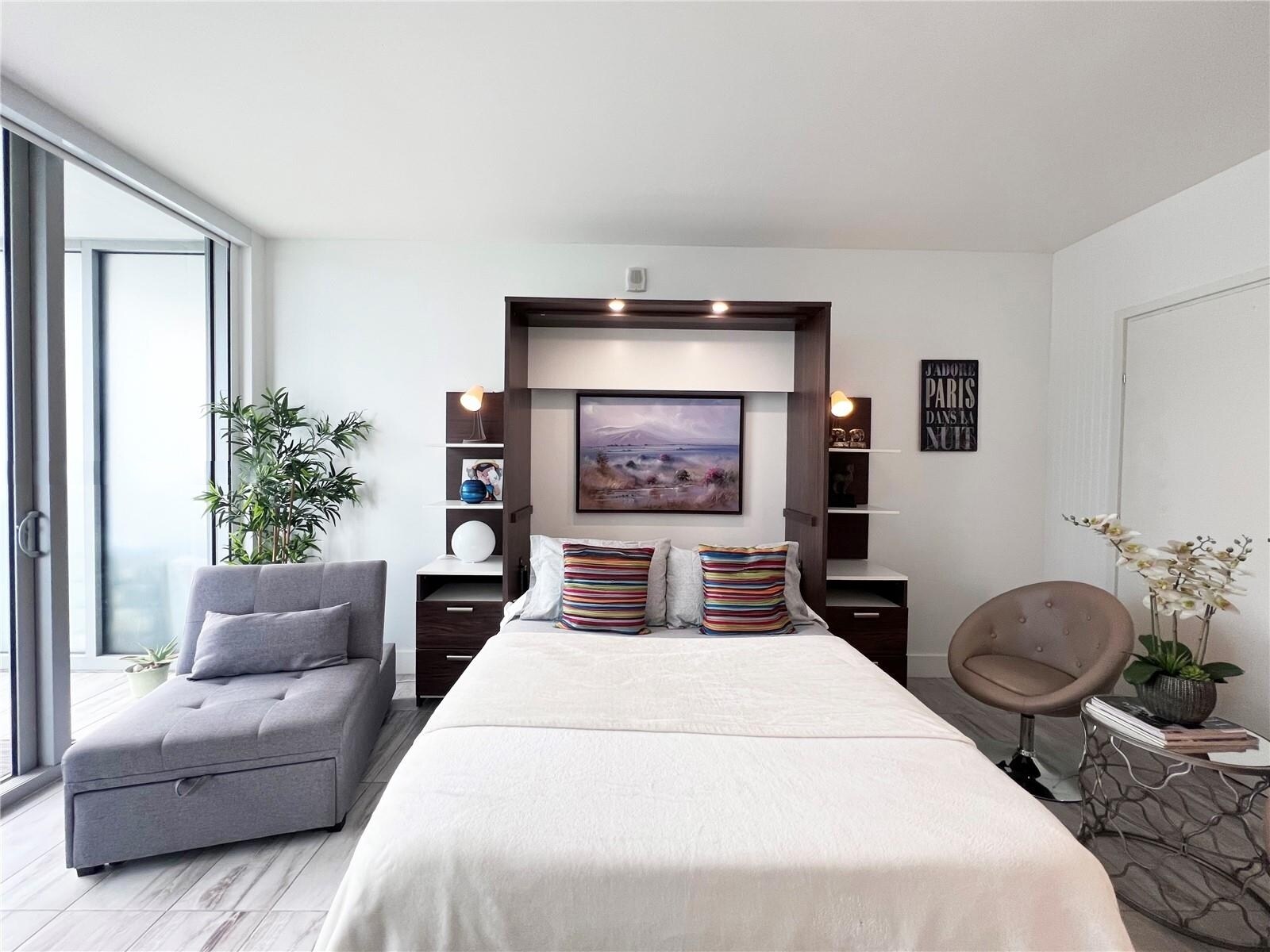 Building Photo - 1300 Brickell Bay Dr