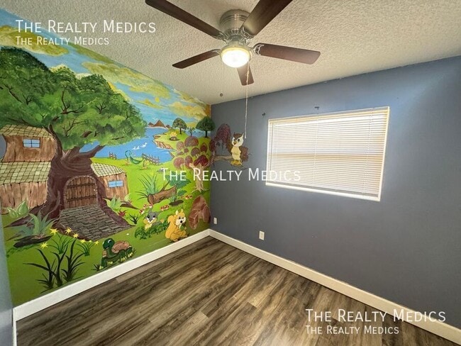 Building Photo - 1102 Egan Dr