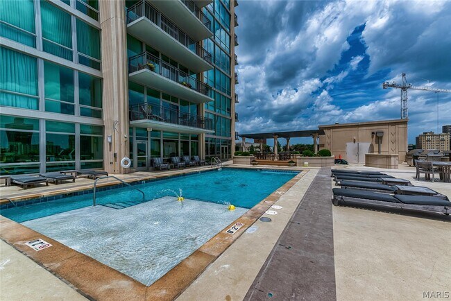 Building Photo - 4909 Laclede Ave