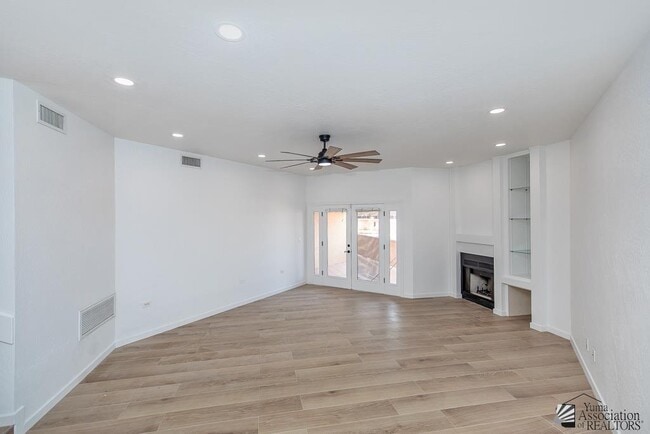 Building Photo - 2174 S Del Valle Way