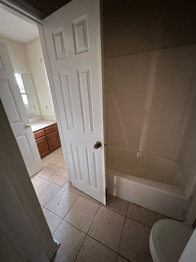 Building Photo - 120 Lester Fordham Rd